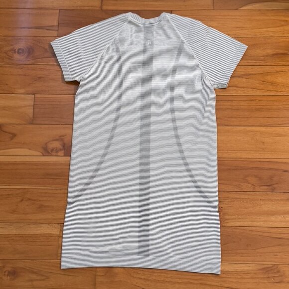 Women Lululemon Swiftly Tech Short Sleeve 2.0 Tempo Stripe White / Black Size 4 - Picture 5 of 7